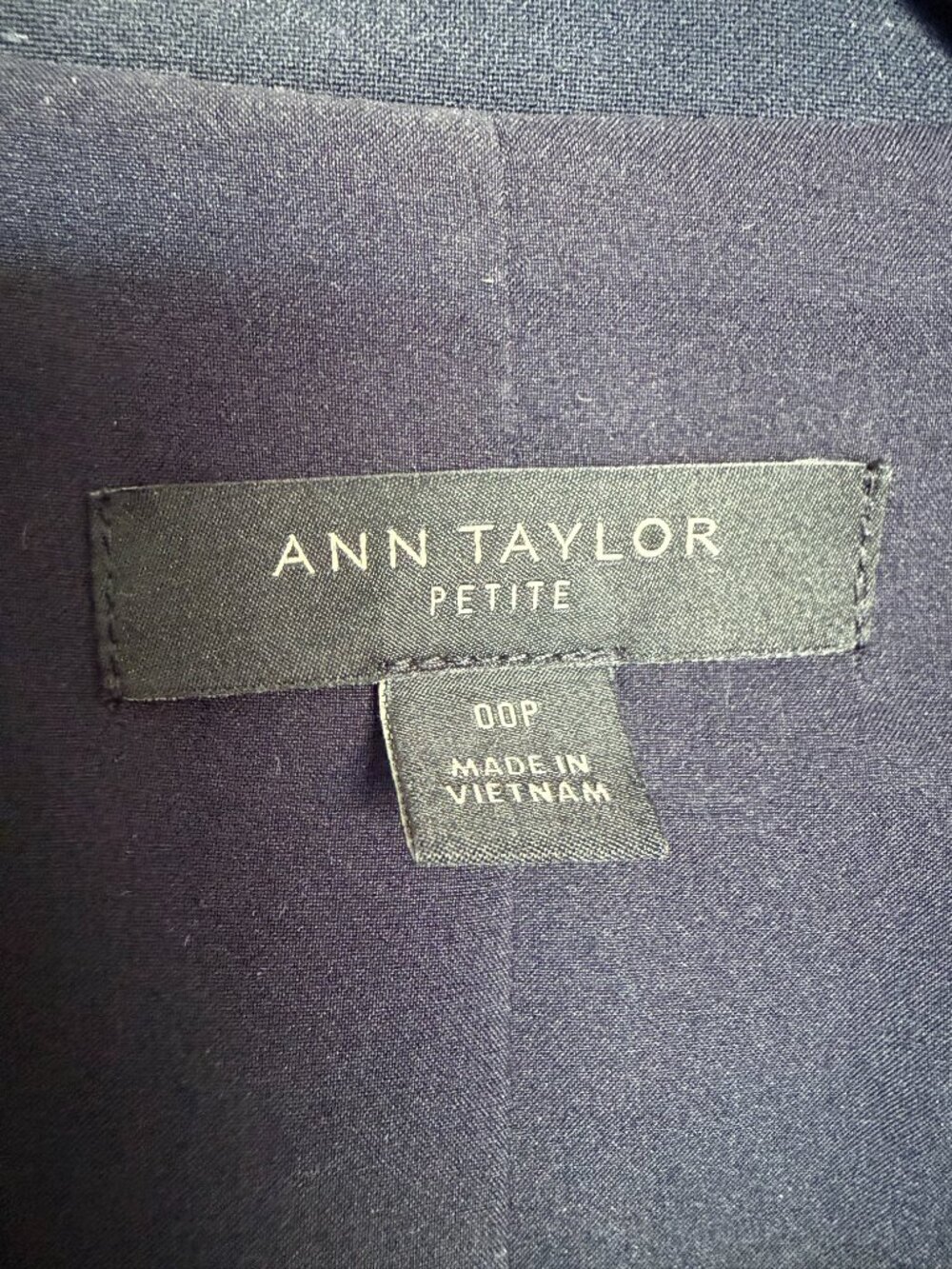 Ann Taylor Petite Navy 3 piece suit- Size 00P - Picture 2 of 6